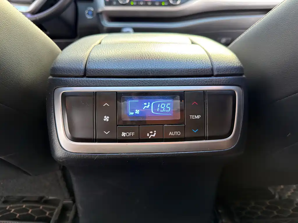 Toyota Highlander — миниатюра 17