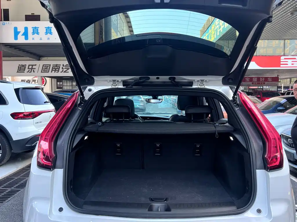 Cadillac XT4 — миниатюра 18