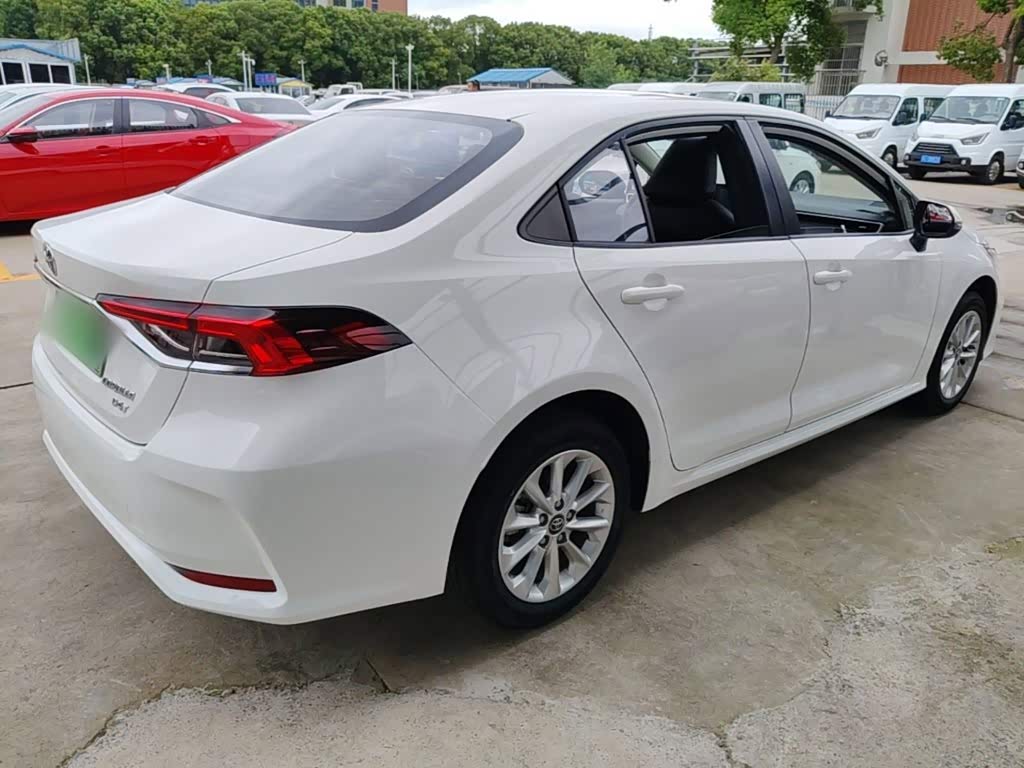 Toyota Corolla 1.2 л 2021 г. Белый, пробег 9300 км
