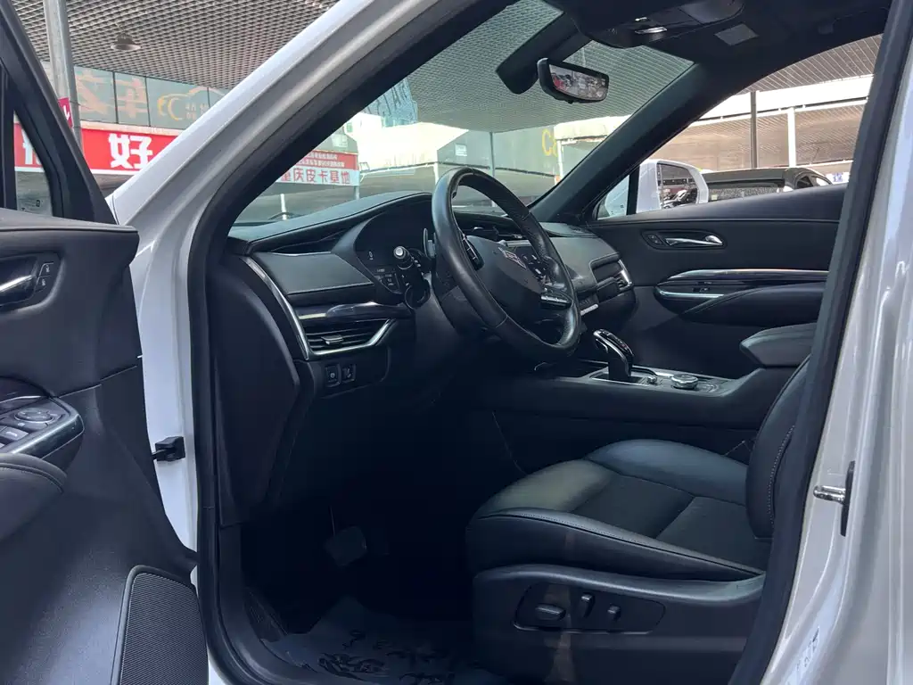 Cadillac XT4 — миниатюра 7