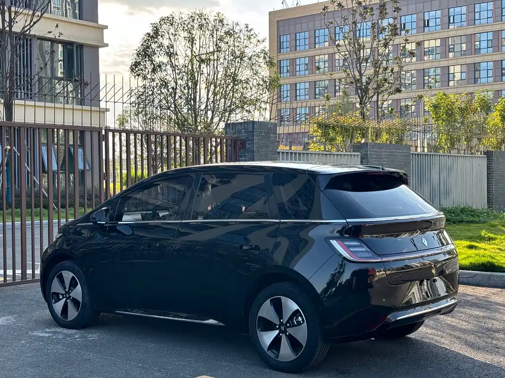Baojun Yunduo — миниатюра 19