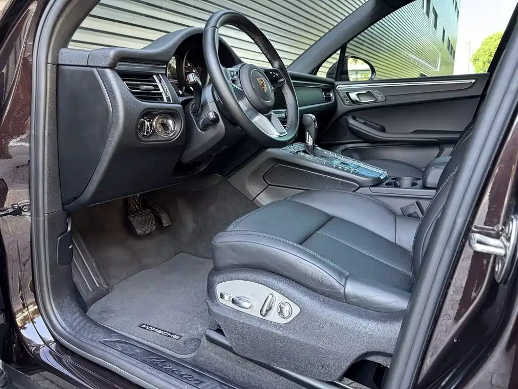 Porsche Macan — миниатюра 6