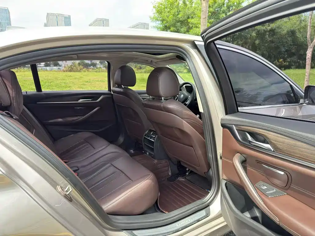 BMW 5 Series — миниатюра 6