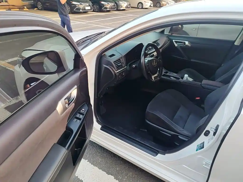 Lexus CT — миниатюра 16