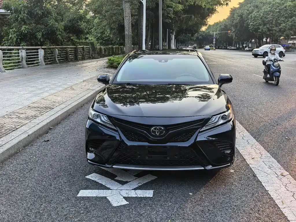 Toyota Camry — миниатюра 3