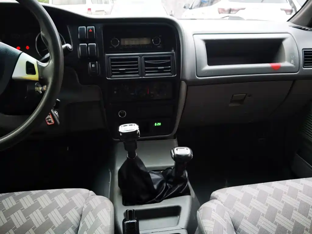 Isuzu Pickup — миниатюра 12