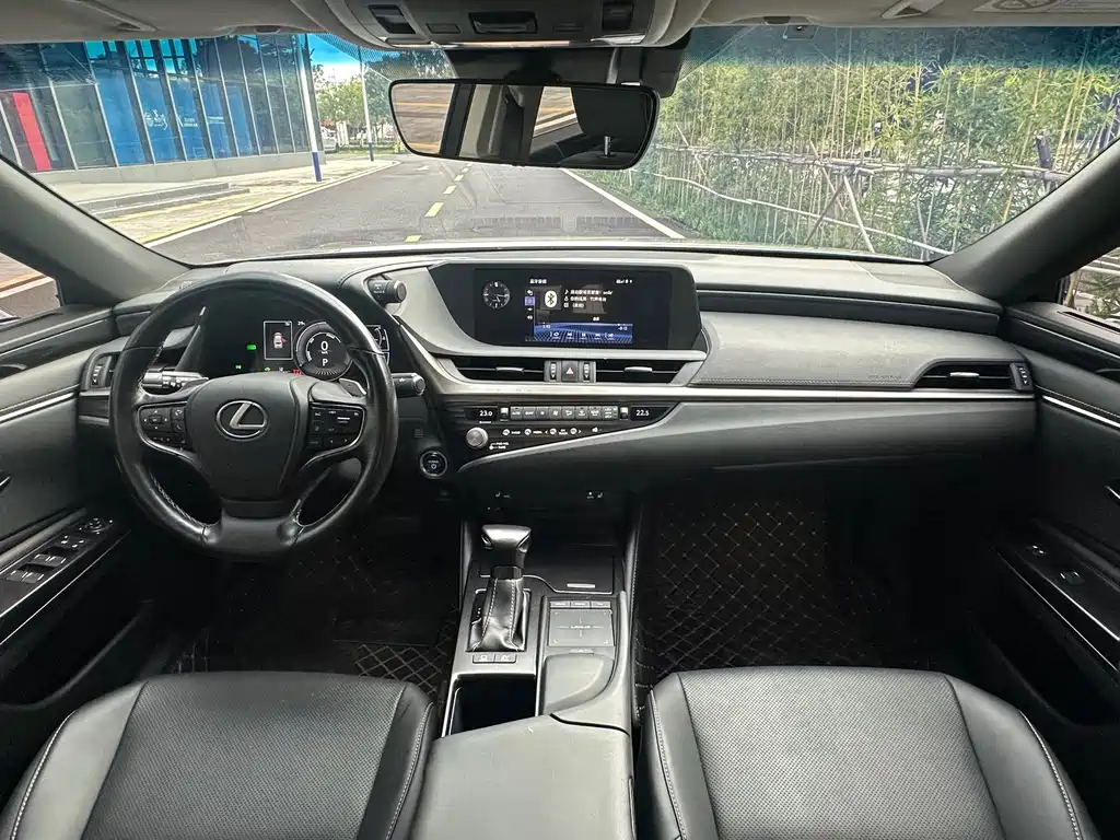 Lexus ES — миниатюра 9