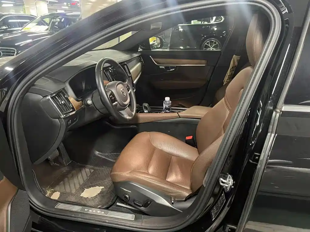 Volvo S90 — миниатюра 7
