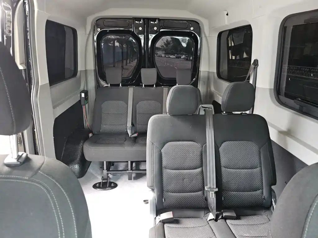 Maxus V90 — миниатюра 17
