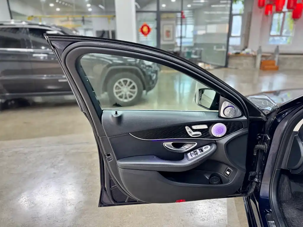 Mercedes-Benz C-Class (Import) — миниатюра 8