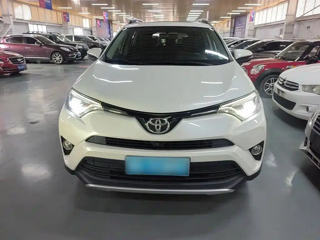 Toyota RAV4 — миниатюра 3