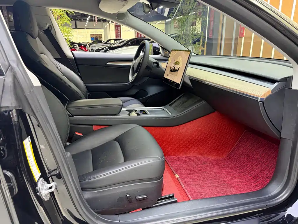 Tesla Model 3 — миниатюра 16