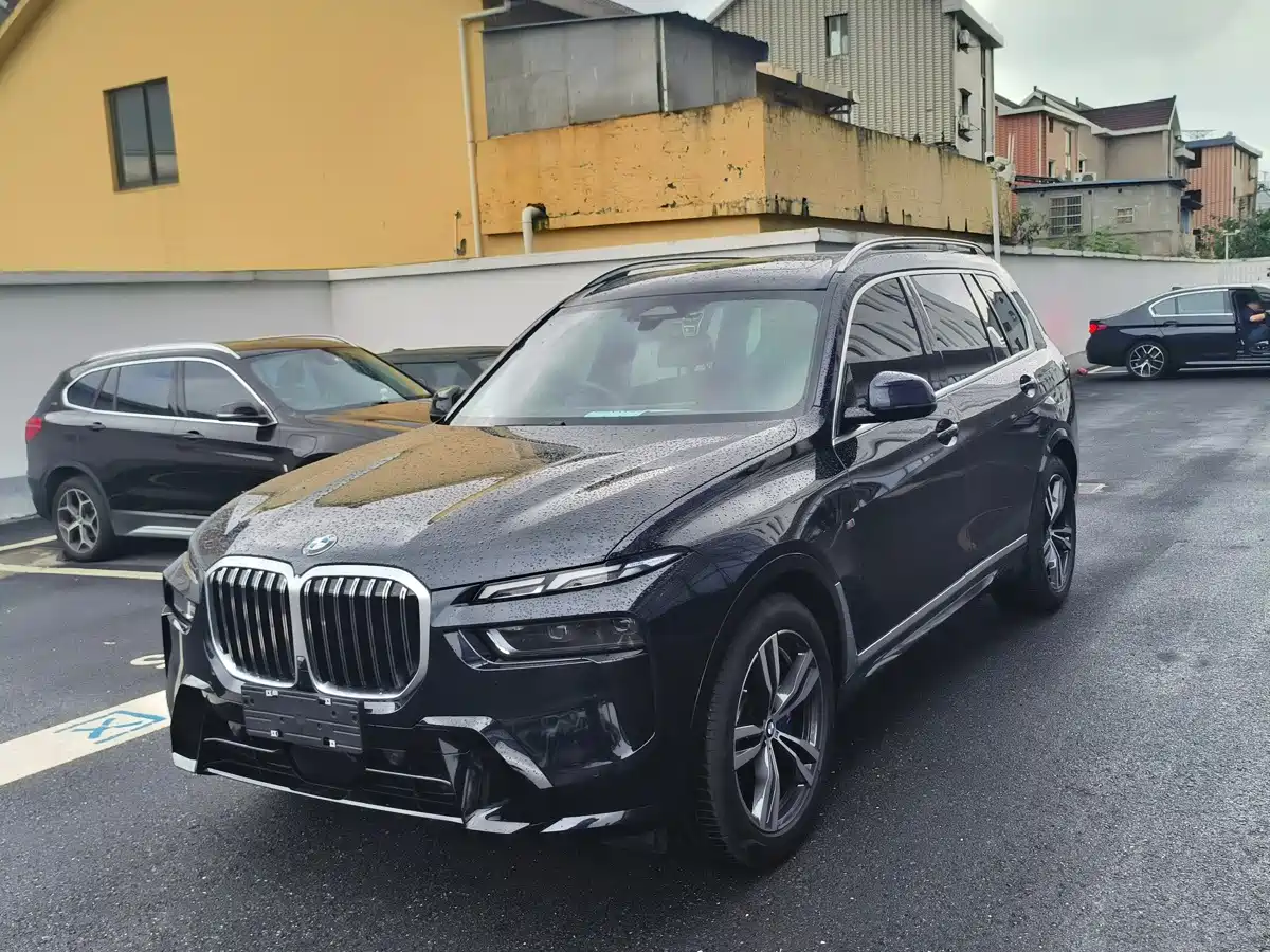 宝马X7 2023款 xDrive40i 尊享型M运动套装 2023