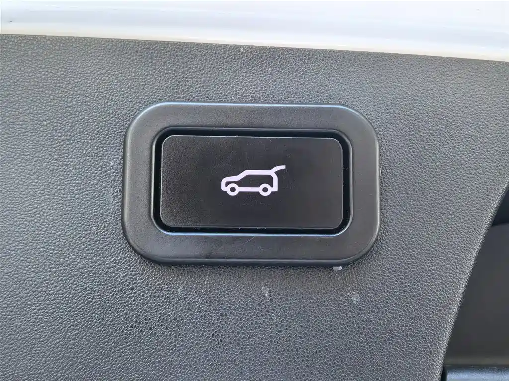 Jaguar E-PACE — миниатюра 23