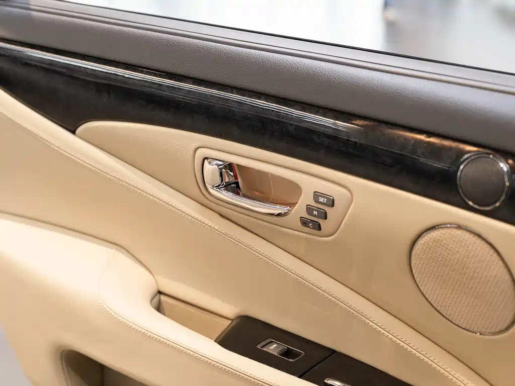 Lexus LS — миниатюра 21