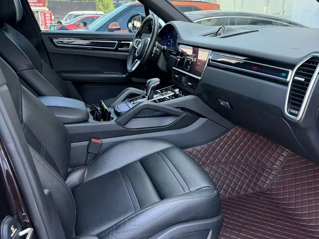 Porsche Cayenne — миниатюра 6