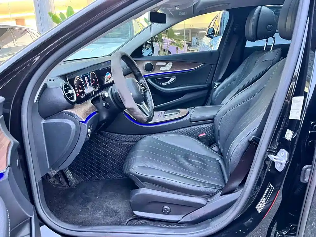 Mercedes-Benz E-Class — миниатюра 10