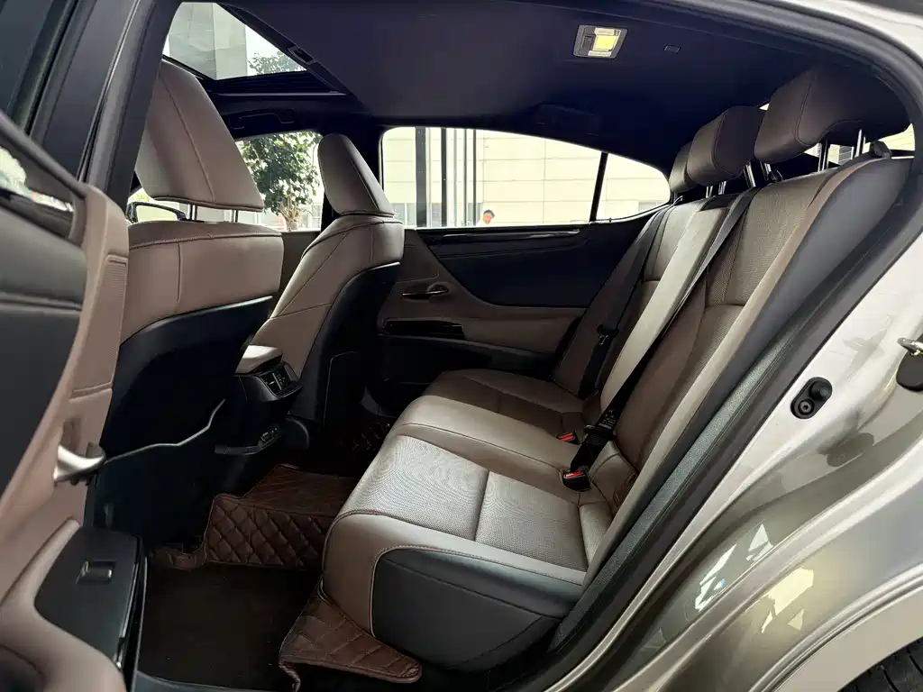 Lexus ES — миниатюра 7