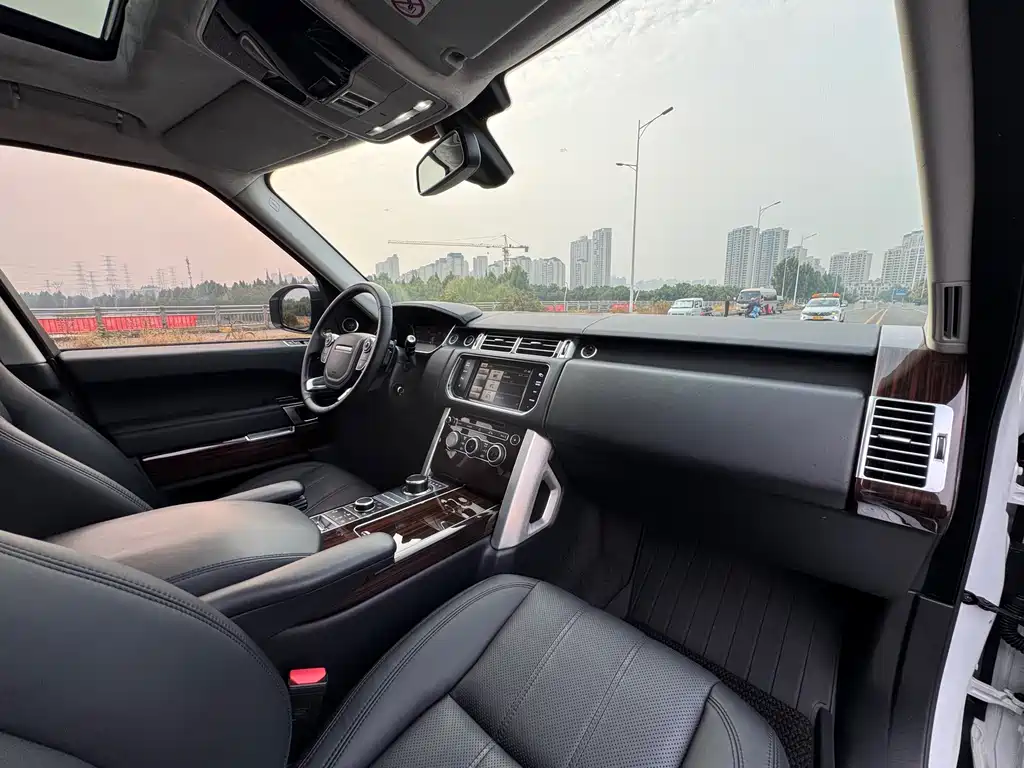 Land Rover Range Rover — миниатюра 24