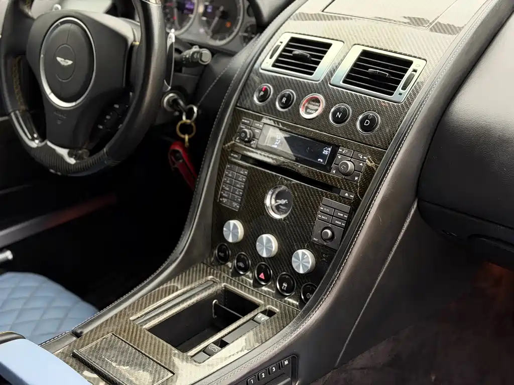 Aston Martin DB9 — миниатюра 16
