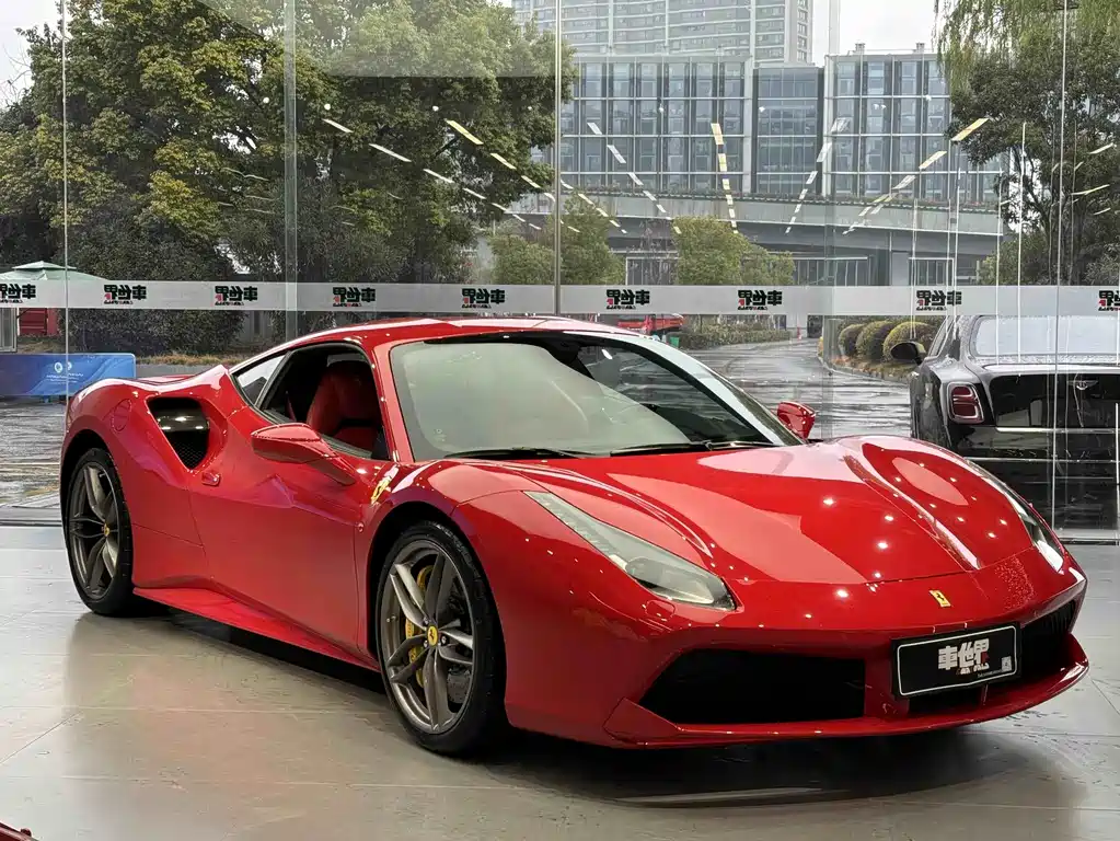 FERRARI 488