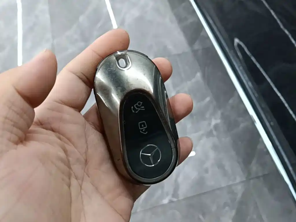 Mercedes-Benz E-Class — миниатюра 9