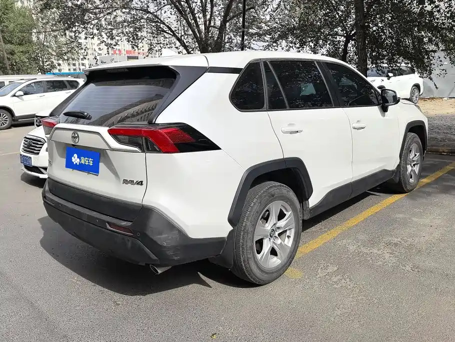 Toyota RAV4 — миниатюра 3