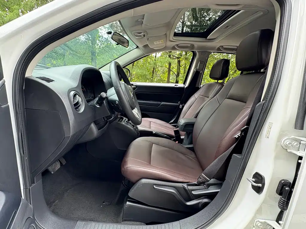 Jeep Compass (Import) — миниатюра 6