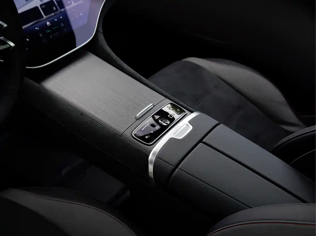 MERCEDES-BENZ EQE AMG