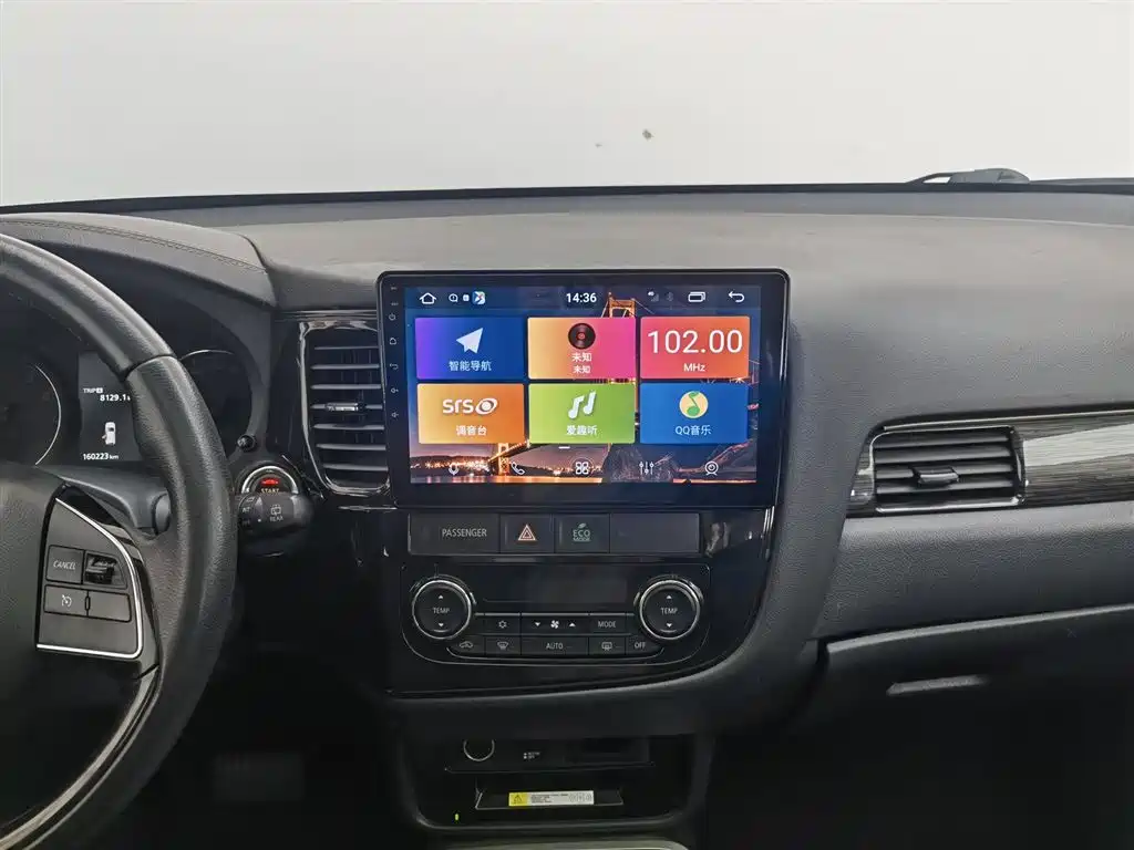 MITSUBISHI OUTLANDER