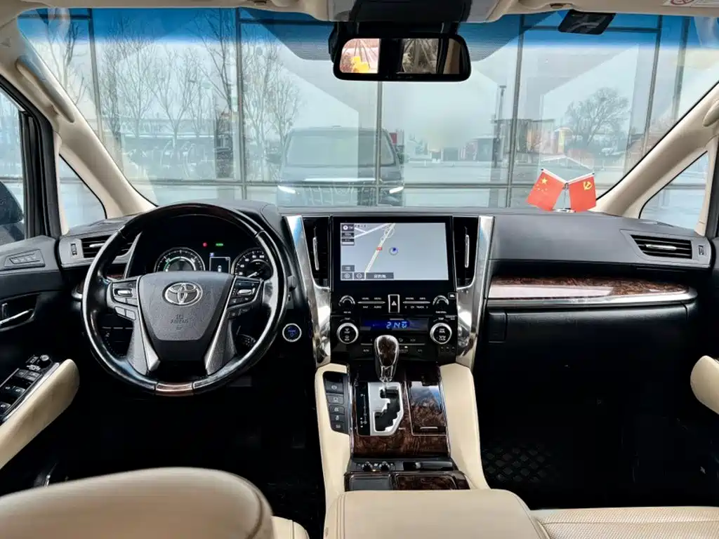Toyota Alphard — миниатюра 22