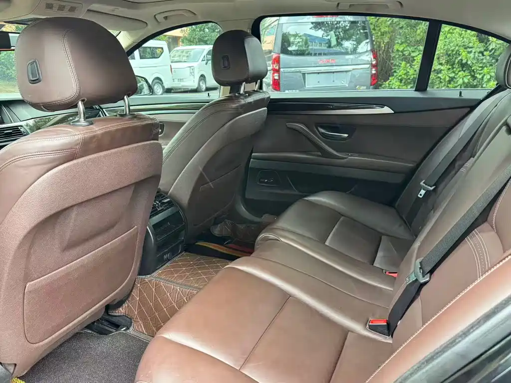 BMW 5 Series — миниатюра 10