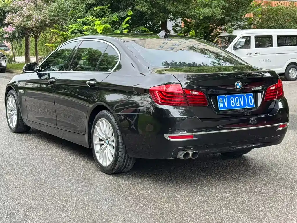 BMW 5 Series — миниатюра 18