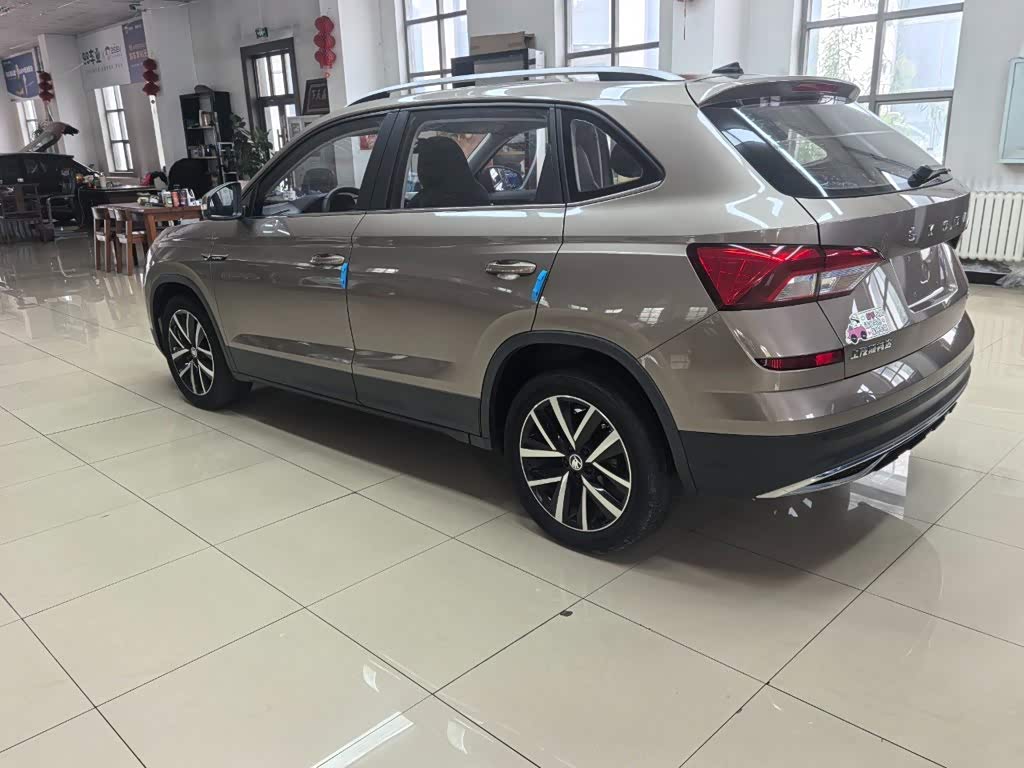 Skoda Kamiq 1.5 л 2022 г. желто-оранжевый, пробег 23000 км