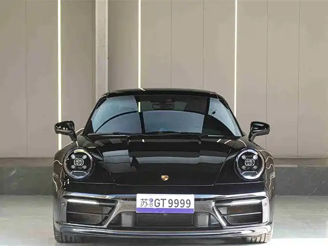 PORSCHE 911
