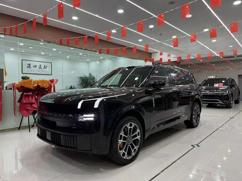 Lynk & Co 900