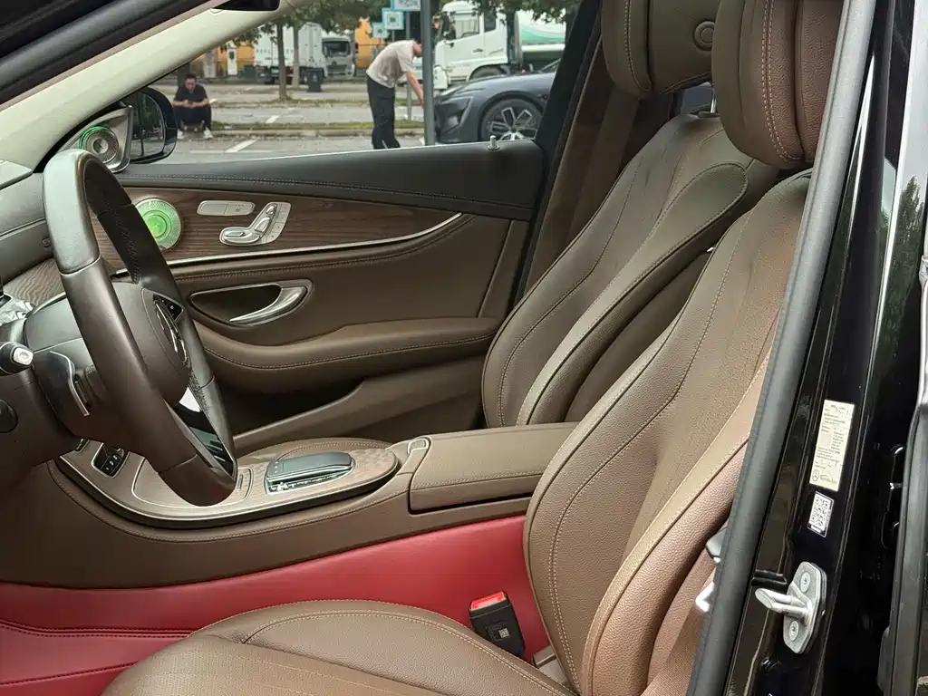 Mercedes-Benz E-Class — миниатюра 6