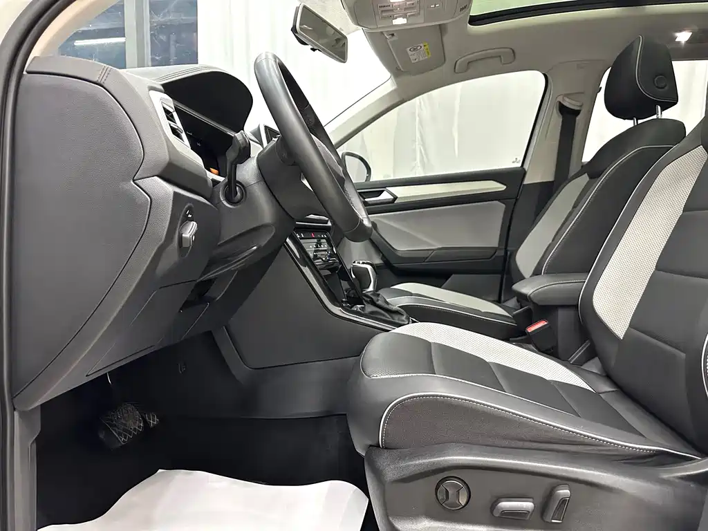 Volkswagen T-Roc — миниатюра 7