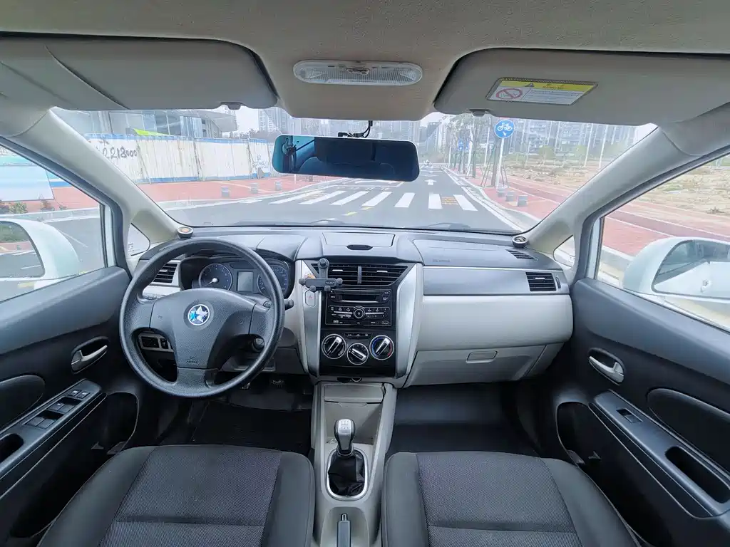Venucia R50 1.6L Manual Fashion Edition, фото 7