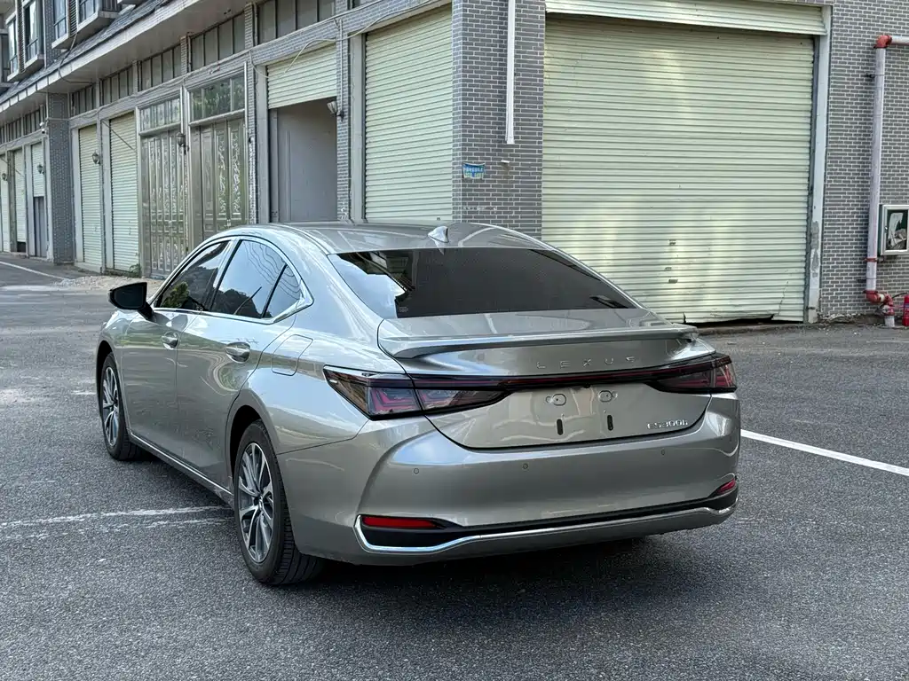 Lexus ES 2025 300h Premium