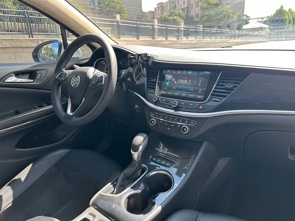 Buick Verano — миниатюра 13