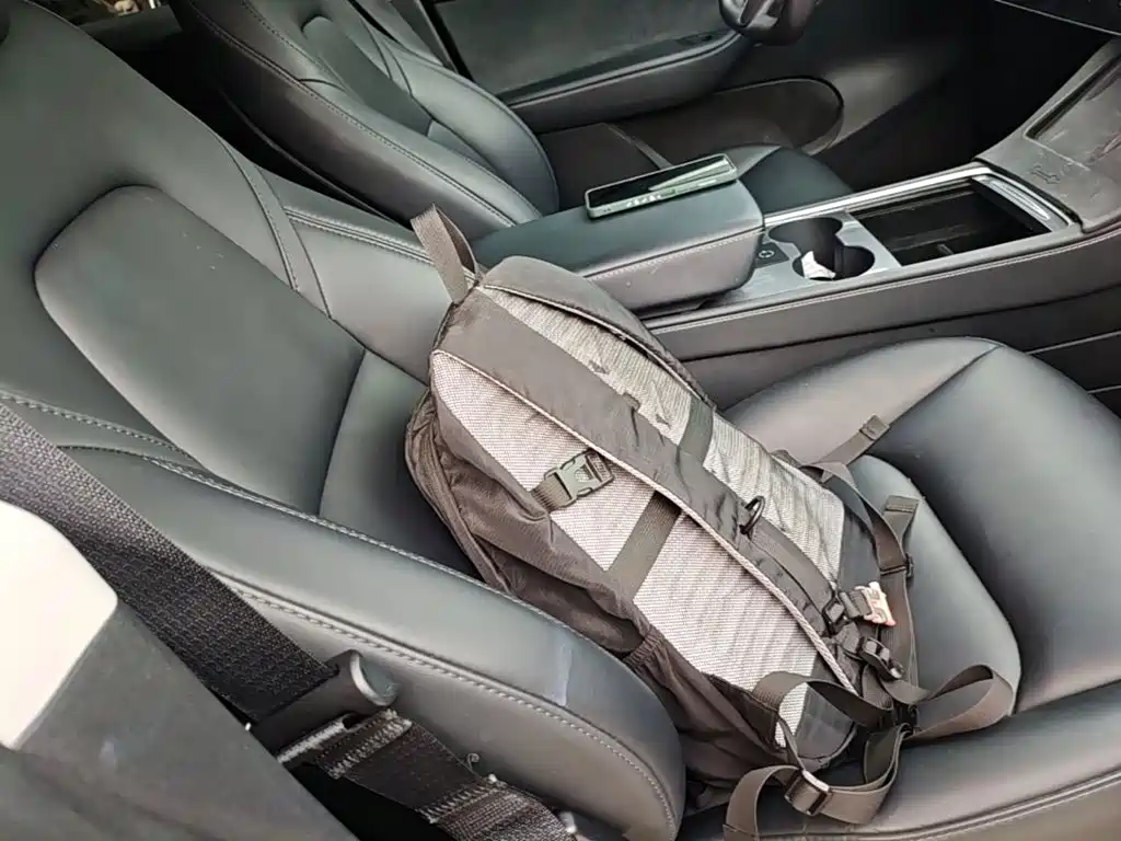 Tesla Model Y — миниатюра 25