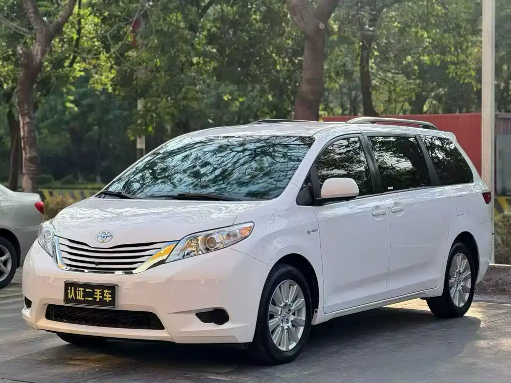 TOYOTA SIENNA