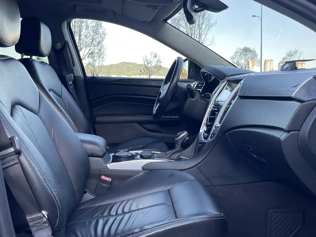 Cadillac SRX — миниатюра 10
