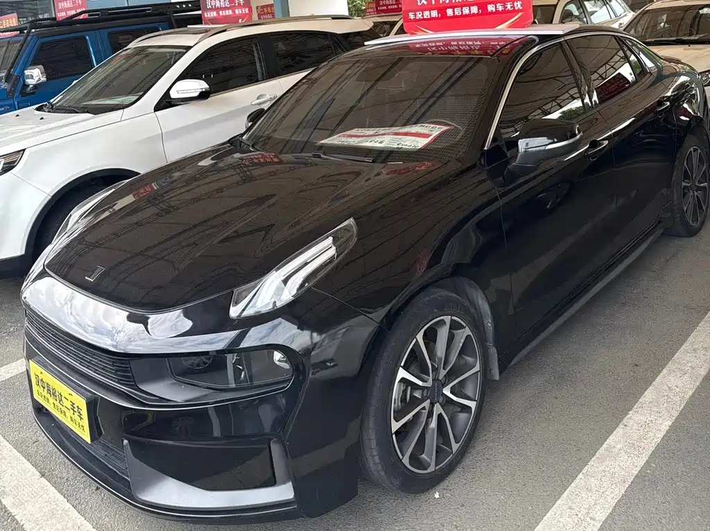 Lynk & Co 03