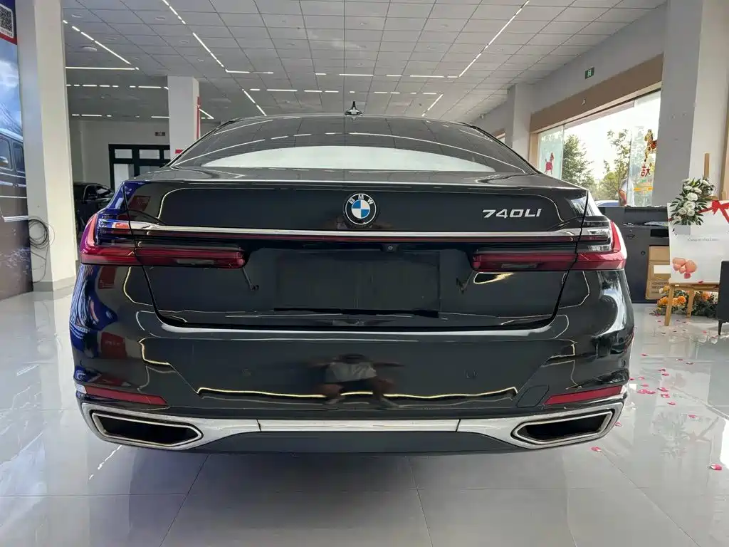 BMW 7 Series — миниатюра 4