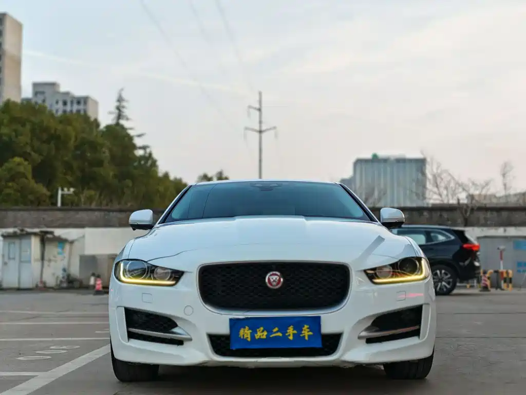 JAGUAR XE