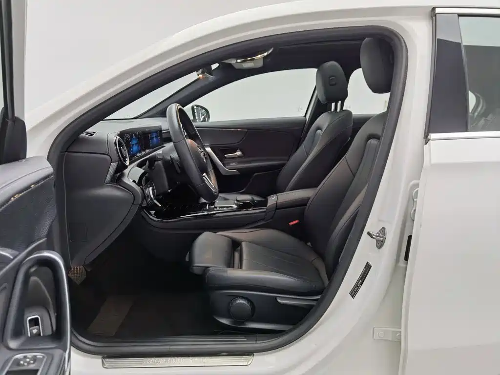 Mercedes-Benz A-Class — миниатюра 10
