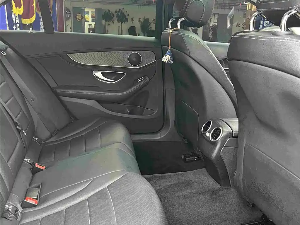 Mercedes-Benz C-Class — миниатюра 8