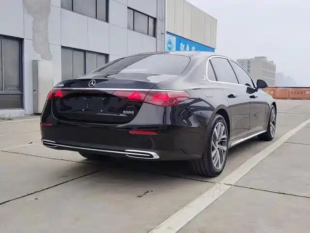 Mercedes-Benz E-Class — миниатюра 5